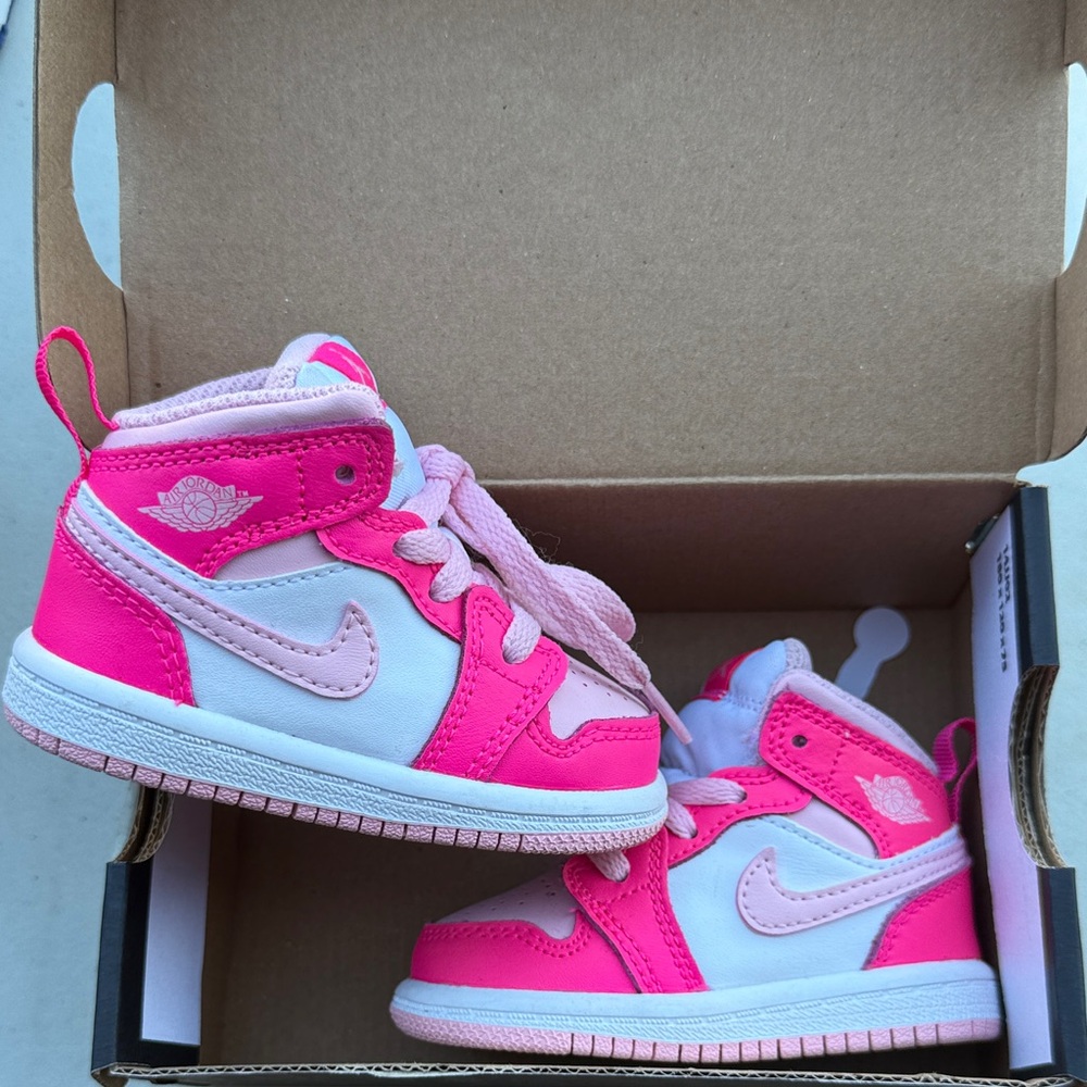 Jordan 1 Mid - White/Pink/Rose